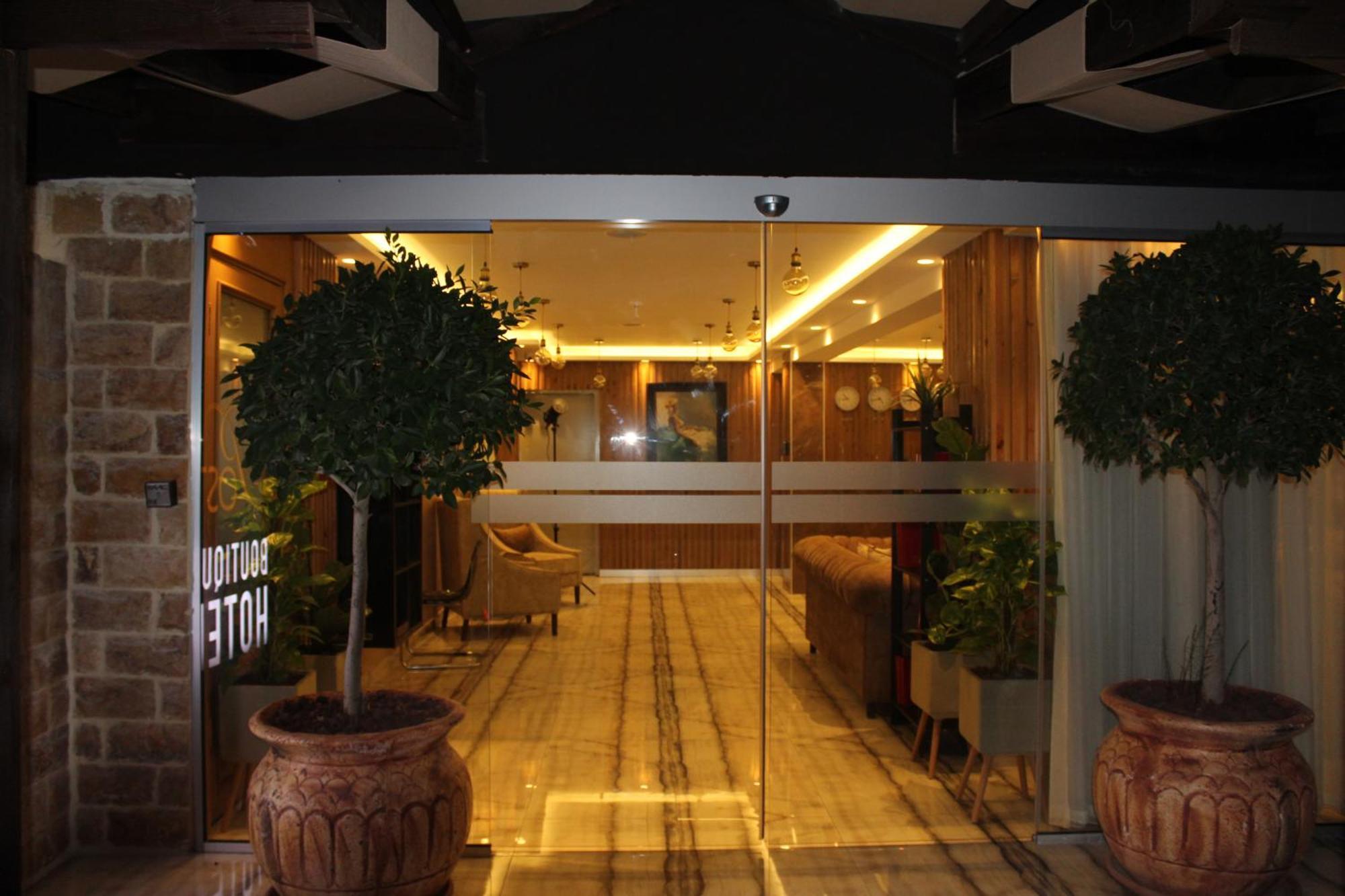 Post Hotel Amman Exterior photo